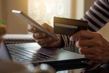 最強のネット銀行はどこ？金利、手数料無料の回数、独自サービスの3つのポイントで徹底比較！