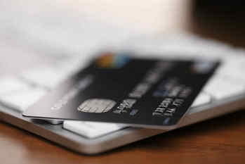 セディナプラチナカードのメリット・デメリット　審査条件や必要年収は？空港ラウンジ無料で使えるプラチナカードの特徴は？