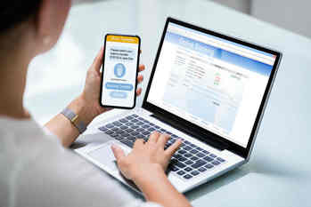 住信SBIと楽天銀行どちらがお得？振込手数料、預金金利、口座数、優遇プログラムなど徹底比較