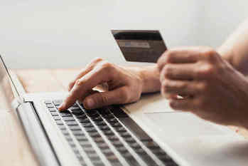 ネット銀行のメリットを活かしたお得な使い方5選　デビットカードや自動入金サービスの利用など