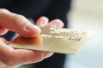 MUFGカード ゴールド プレステージの特徴・メリットは？還元率、空港ラウンジなど銀行系ゴールドを徹底解説