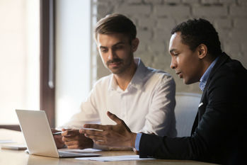 部下のモチベーションを上げる4つの伝え方