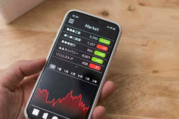 スマホ証券おすすめ6社を比較！ネット証券との違いや手数料、取扱商品、口コミ評判など特徴を解説