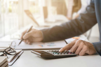 SBI証券と楽天証券を比較 人気ネット証券会社のメリット・デメリットとは