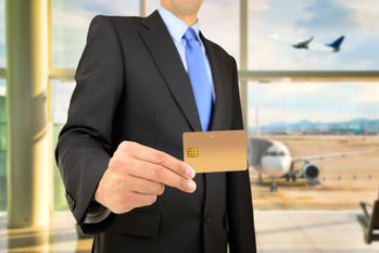 空港ラウンジを無料利用できるゴールドカード3選　国内外1,200ヵ所以上が利用できるクレジットカードも