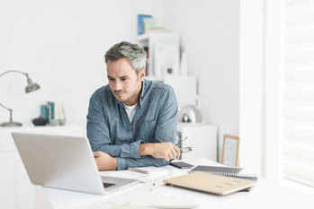 プロが選ぶ！iDeCo（イデコ）でおすすめの金融機関、商品ランキングTOP5　商品選びのポイントも紹介