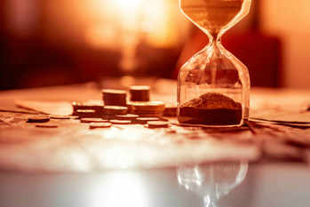 投資信託の分配金は再投資すべきか？受け取るべきか？メリットやデメリット、注意点など