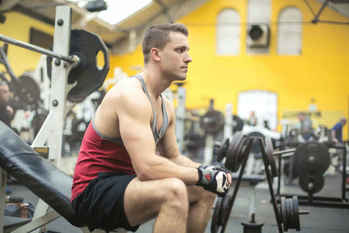 筋トレの効果を台無しにしてしまう行動4選 トレーニング後のお酒、寝不足etc.