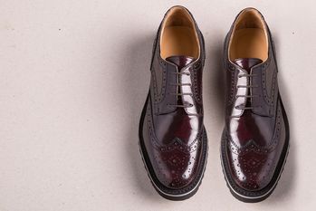 ビジネスでは英国靴が最強な理由 富裕層から愛される2つのブランドは？