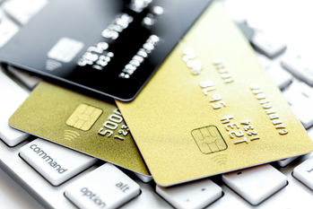 ゴールドカードの審査に通る年収は？代表的なクレジットカード5枚を比較