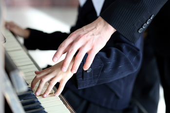 子どもの教育資金、「ジュニアNISA」と「学資保険」のどっちで作る？