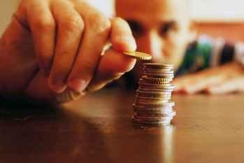 投資信託で積み立て投資　分配金は再投資すべきなのか？