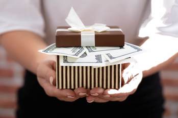 株主優待を狙うなら3月がベストな理由　3月権利確定の王道5銘柄も紹介！