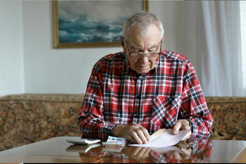 退職金と確定拠出年金　各年金と掛金、運用方法、給付の違いなどを比較