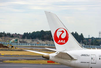「JAL」の平均年収は高い？就職人気企業ランキング上位の航空会社の給与はいくら？
