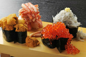横浜の高級回転寿司の店5選　うに、生しらすのデカ盛りを回転寿司で堪能！