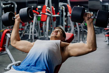 大胸筋を大きくするPOF筋トレメニューを紹介　効率的な筋トレを実現するには？