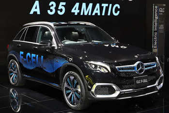 メルセデス・ベンツが世界初「プラグインハイブリッド燃料電池自動車」を日本に導入！究極のエコカーの特徴は？