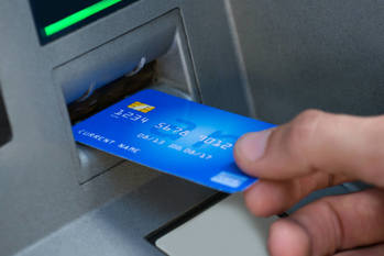 ネット銀行を使うメリット・デメリットは？普通銀行とどちらがいいのか、メインバンクとしてどうなのかを解説