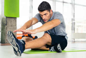 筋肉痛のときは筋トレを休むべきか？有酸素運動は続けてもいいのか？自宅でできる対処法も紹介