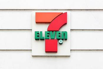 コンビニ業界に不況の兆し！？店舗数減少など、悪化をたどる各社の生存戦略は？