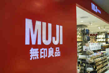 無印良品が危機！？利益25％減、株価ストップ安、ECサイト停止の三重苦の実態