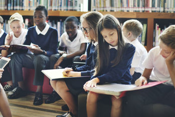 私立小学校の学費は世帯年収1000万円でもまかなえない？