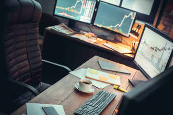 つみたてNISA、金融機関はどこにすればいい？ 4つのポイントから証券会社を選ぶ