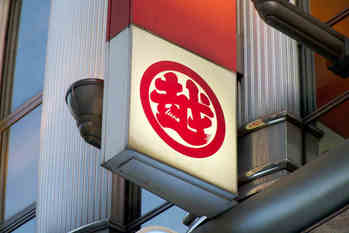 百貨店の長引く業績低迷の原因は？再成長のための3つの戦略