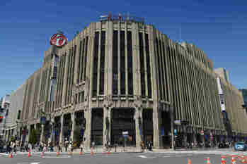 三越伊勢丹、売上約4割下落の悲惨な状況　新型コロナの百貨店への影響は？