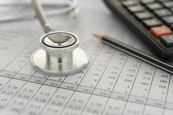 医療費控除の期間はいつまで？控除対象になる医療費は？控除額の計算方法、申告の手順などを解説