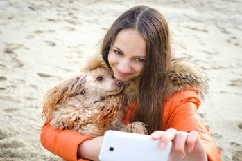 ミレニアル世代特有の「SNS負債」　借金してまで「インスタ有名人」になりたい