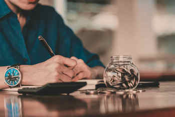 公務員の老後の資産形成はiDeCo（イデコ）とNISA（ニーサ）のどっちが正解？