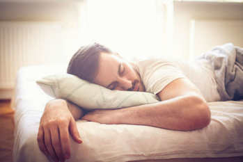 仕事のストレス解消方法ランキング1位は？2位は美食、3位は旅行……