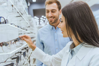 なぜメガネスーパーの店舗はごちゃごちゃしているのか