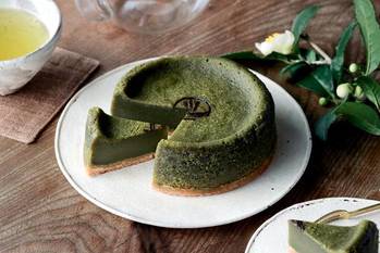 ようかんの新しいかたち「ベイクドようかん 湖々菓楽」抹茶&白餡 濃厚なめらかな味わい