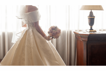 結婚予定もないのに30万円のウエディングドレス用の補正下着を購入！人生で一番の無駄遣いエピソード3選【衣類編】