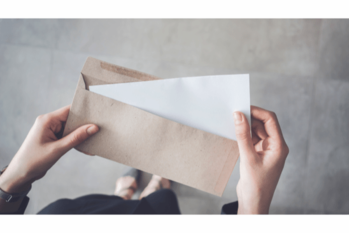 ポストに「1,000ドル当選！」の英文の手紙が、怪しいと思いつつも喜びのあまり..