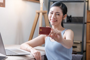 年収150万円以下でもクレジットカードが作れた！勤続年数が影響しているかも？…私の分析