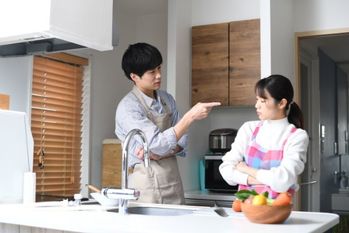 5割の妻が共感、夫が休日に言ってはいけない「NGワード」とは？