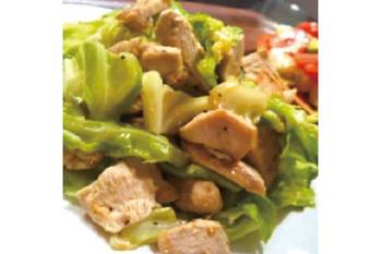 時短で簡単！高タンパク◎とり胸肉キャベツ炒め