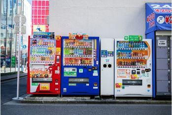 浅草の自販機の中身に「ウソだろ...…」お茶だと思ったら...…