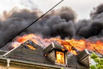 エアコン室外機が大爆発で火事に……夏のエアコンNG行為3選