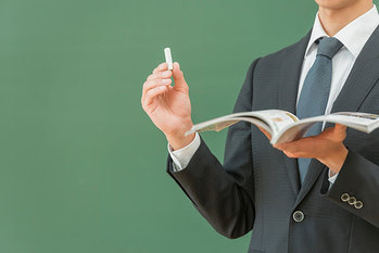 学習塾なのに道徳に反する行為が横行！塾長も黙認どころか公認…モラルが欠けた環境ではもう働けない