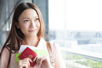 急な海外行きで作ったクレジットカードに大満足していたが...まさかの改悪?! 20代女性の実話