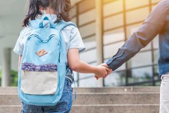 こんなお父さんは嫌だ！授業参観での絶対NG行為3選