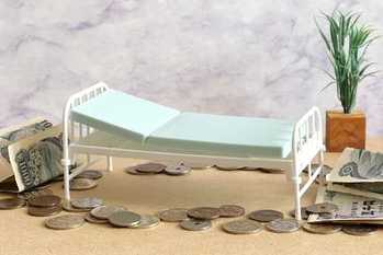 新型コロナ入院給付金の支払い対象限定に怒りの声相次ぐ