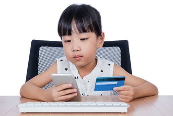 子どもが勝手にクレジットカードを使ったらどうなる？返金請求できるのか？