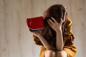 ブラックリスト入りで現金支払いばかり…少ない給料から必死に返済しながら厳しい生活続き