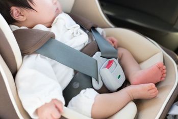 1歳の赤ちゃんが父親に車内放置され死亡